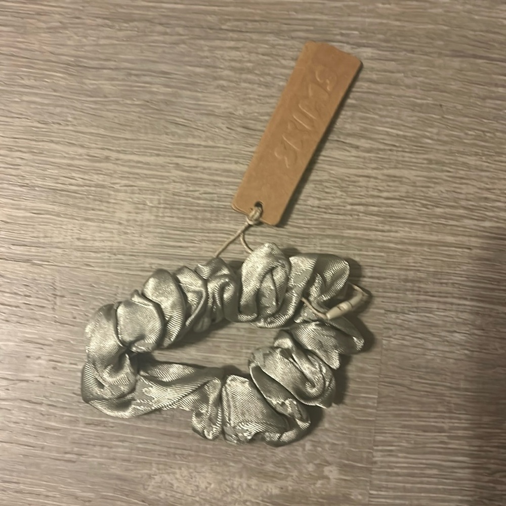 NWT skims scrunchie